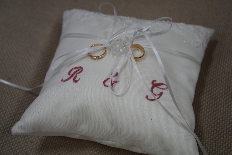 Coussin de mariage destiné à porter les alliances.